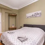 Stunning Luxury 3 Bedroom Apt In The Heart Of Town