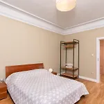 Stunning Luxury 3 Bedroom Apt In The Heart Of Town