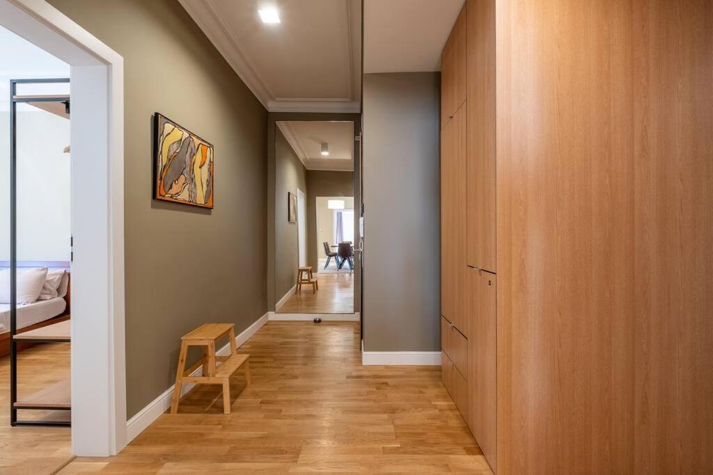 Stunning Luxury 3 Bedroom In The Heart Of Town Apartament Sofia