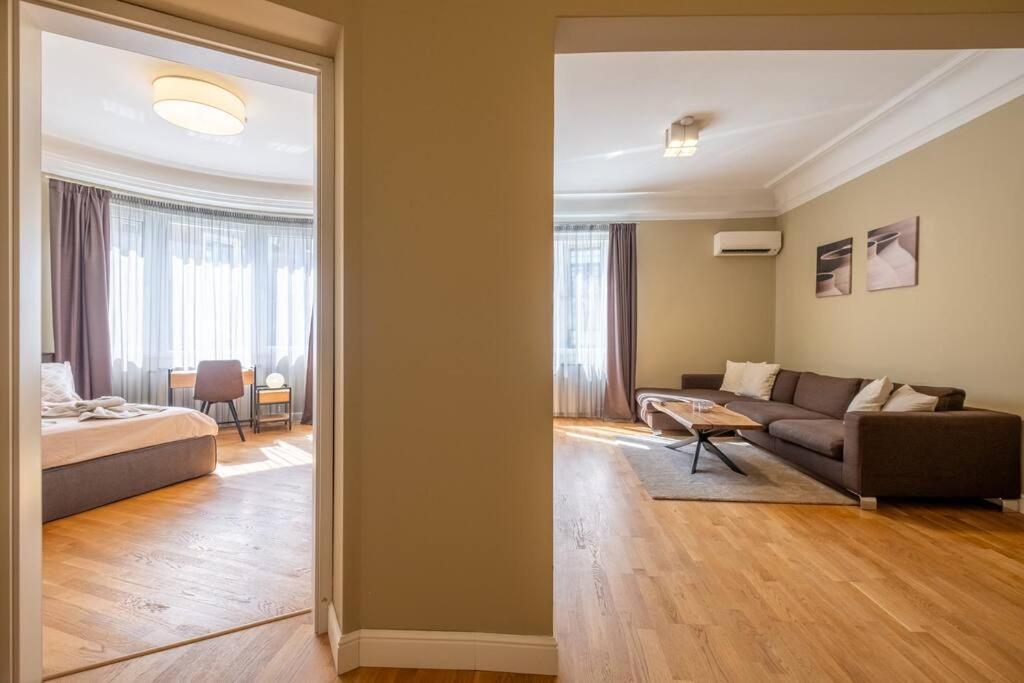 Apartament Stunning Luxury 3 Bedroom In The Heart Of Town *