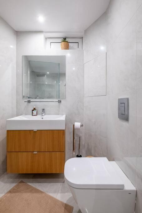 Stunning Luxury 3 Bedroom In The Heart Of Town *