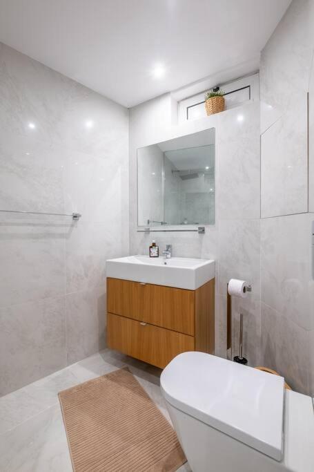 Stunning Luxury 3 Bedroom In The Heart Of Town