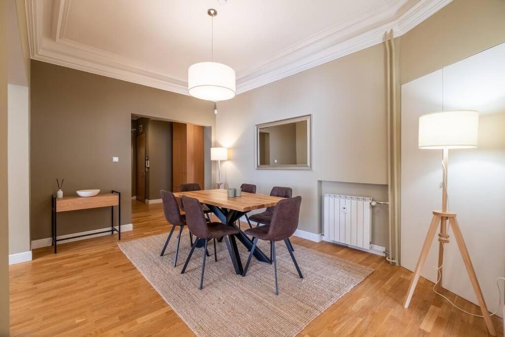 Stunning Luxury 3 Bedroom In The Heart Of Town *