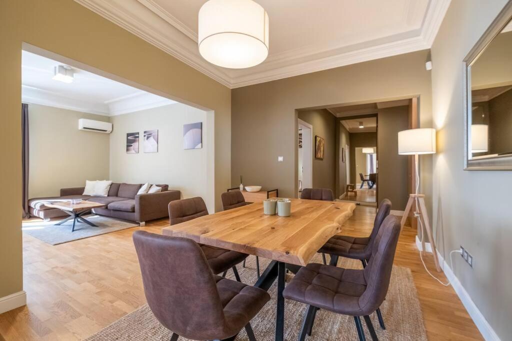 Stunning Luxury 3 Bedroom In The Heart Of Town Apartament Sofia