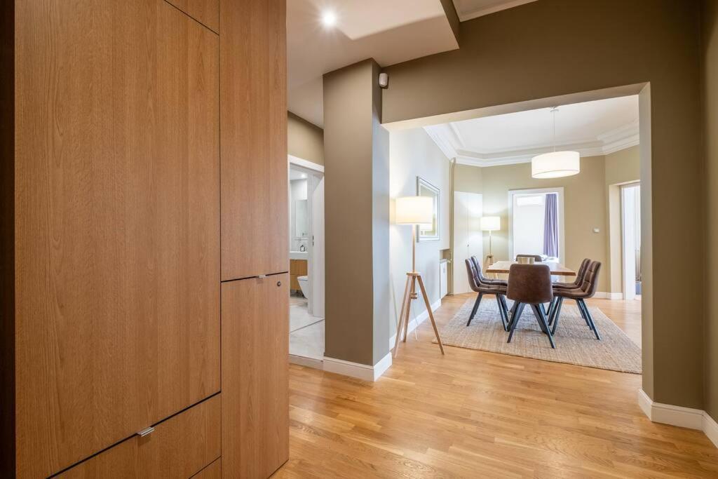 Stunning Luxury 3 Bedroom In The Heart Of Town