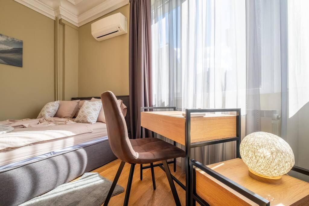 Stunning Luxury 3 Bedroom In The Heart Of Town Apartament