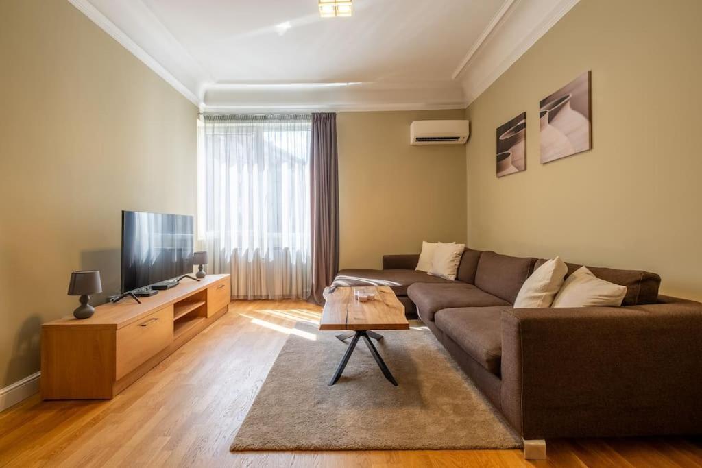 Stunning Luxury 3 Bedroom In The Heart Of Town * Sofia