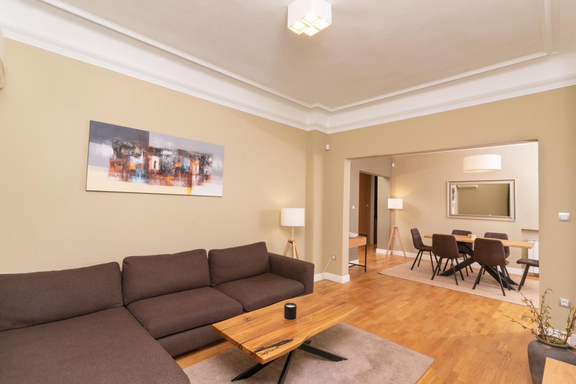 Stunning Luxury 3 Bedroom In The Heart Of Town Apartament *