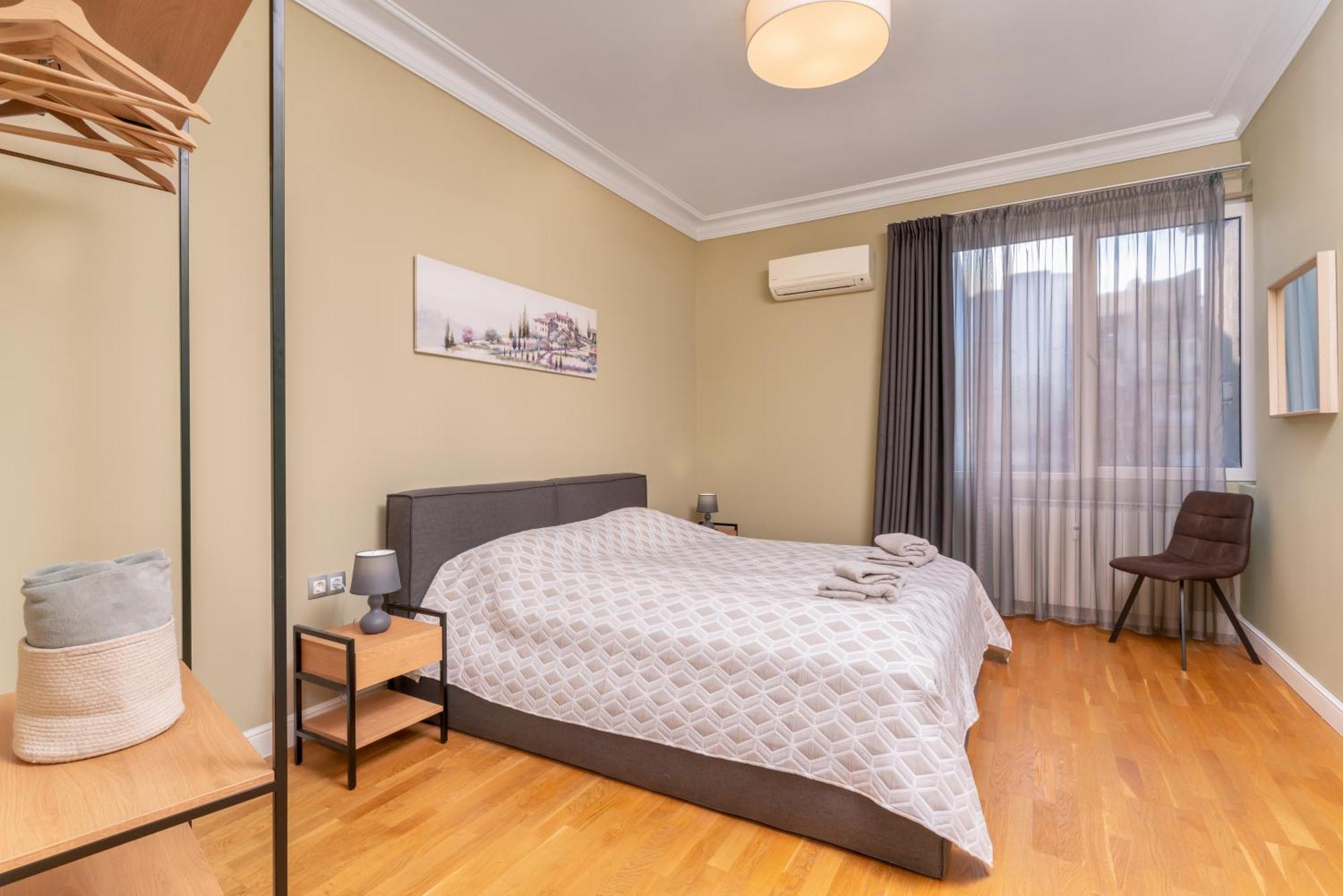 Stunning Luxury 3 Bedroom In The Heart Of Town Apartament