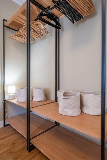 Stunning Luxury 3 Bedroom In The Heart Of Town Apartament