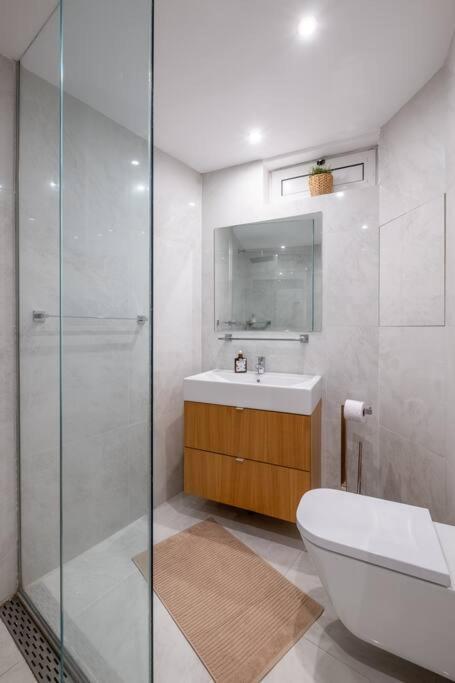 Apartament Stunning Luxury 3 Bedroom In The Heart Of Town *